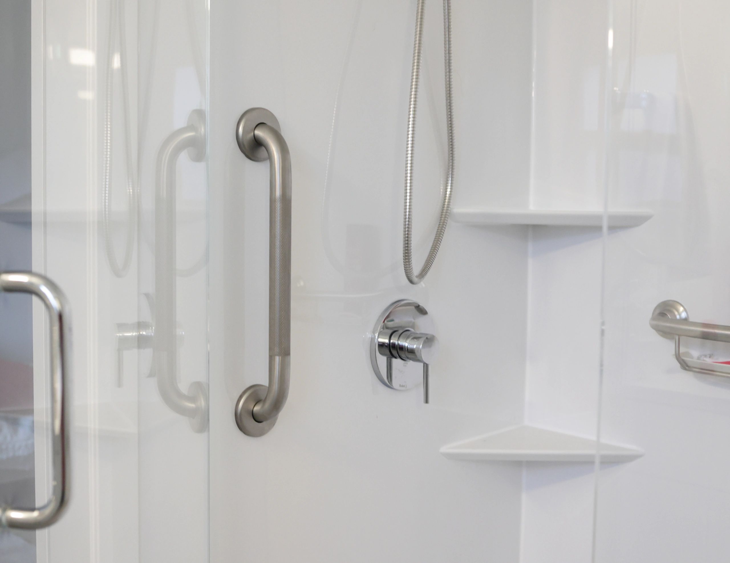 Modern shower panels for bathroom remodeling in Honolulu and Oahu