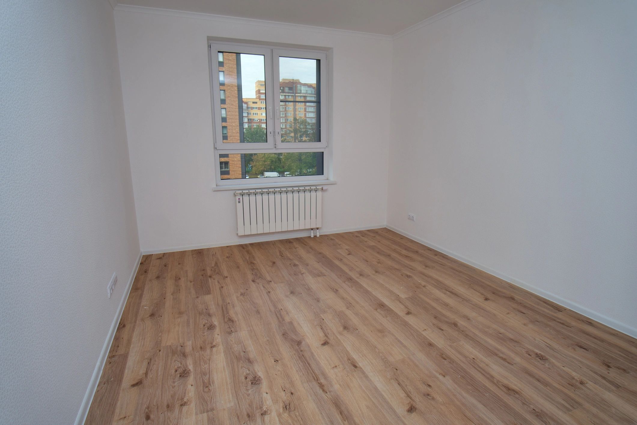 Light wood laminate flooring in a bright renovated room in Oahu