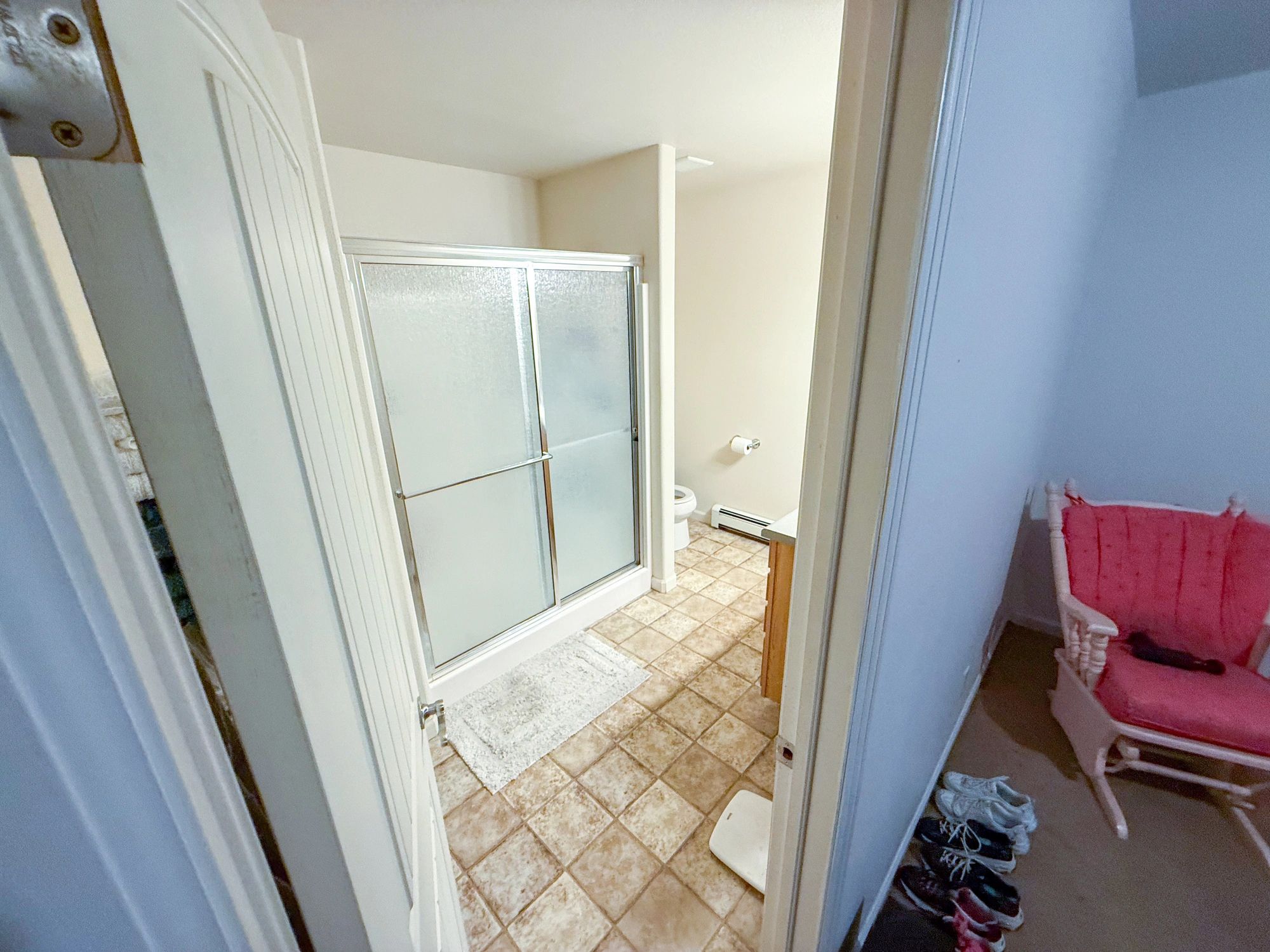 Enclosed shower inspiration for modern Oahu bathroom remodel projects